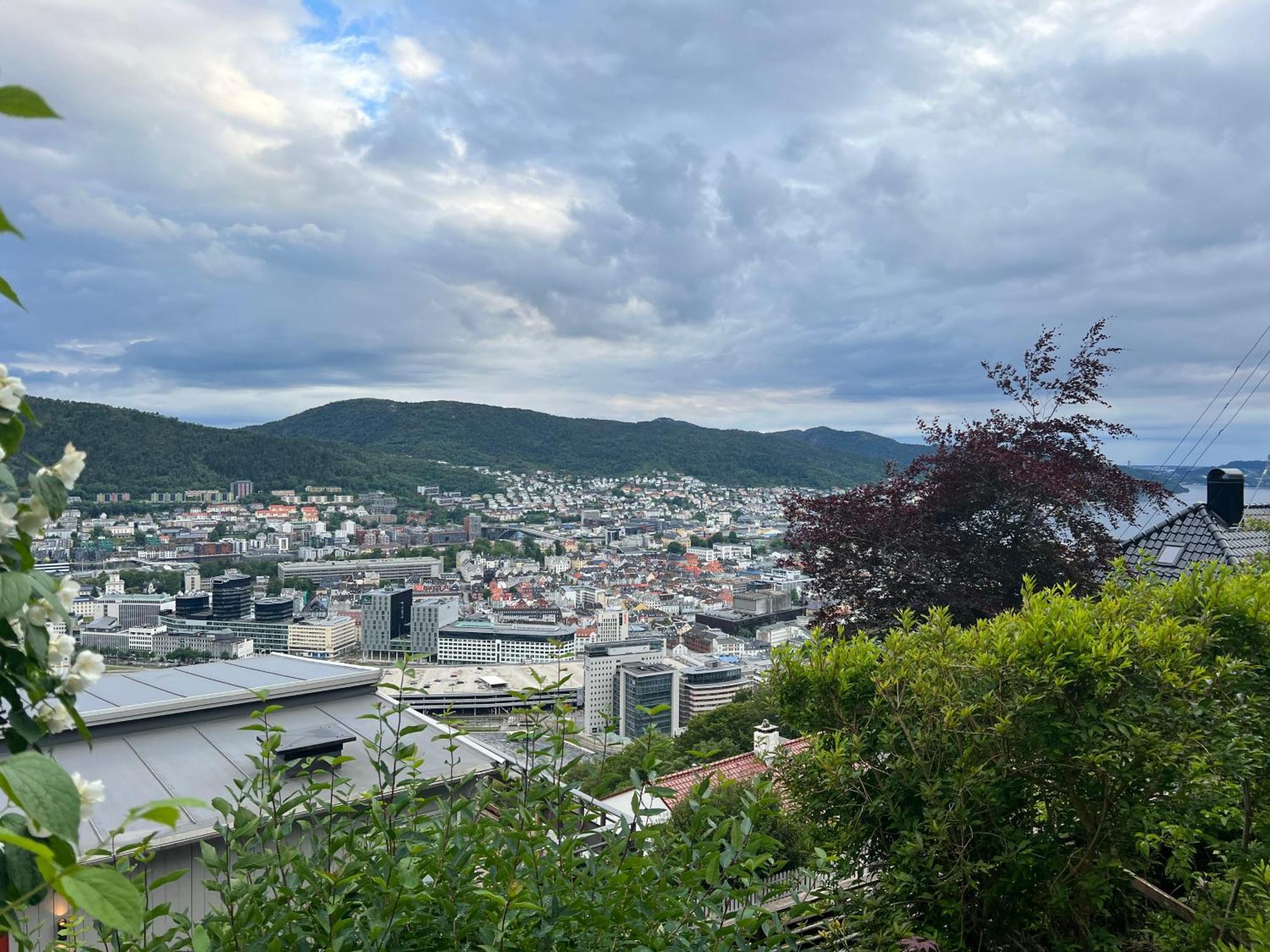 Fin Leilighet Med Parkering! Bergen Exterior photo